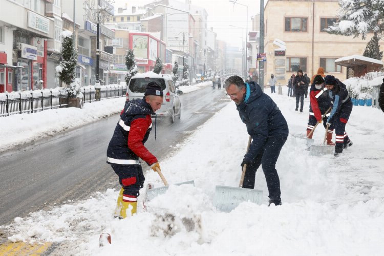 Nevşehir'de karla mücadele devam ediyor 