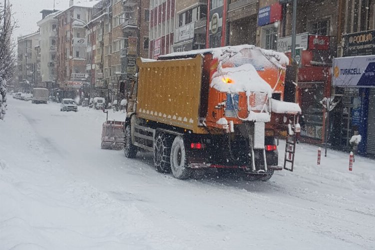 Nevşehir'de karla mücadele ekipleri çalışmalarını aralıksız sürdürüyor 