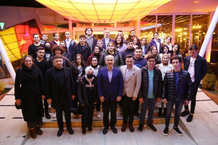 Rize'de Rahmi Metin gençlerle buluştu 