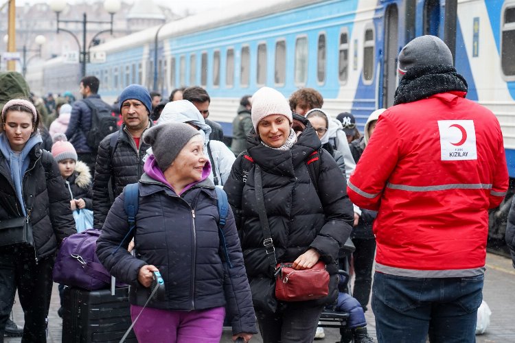 Türk vatandaşları Kiev'de yaşanan insani krizi Kızılay'a anlattı 