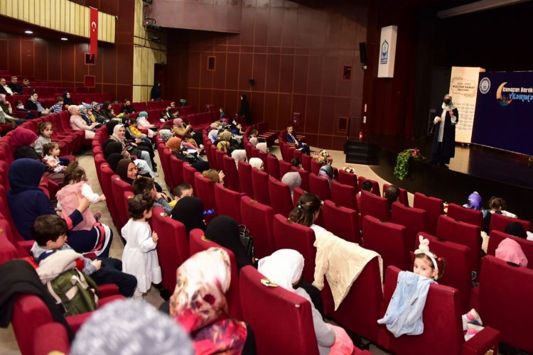 Yazar Merve Gülcemal Bursa'da Yıldırımlılarla buluştu