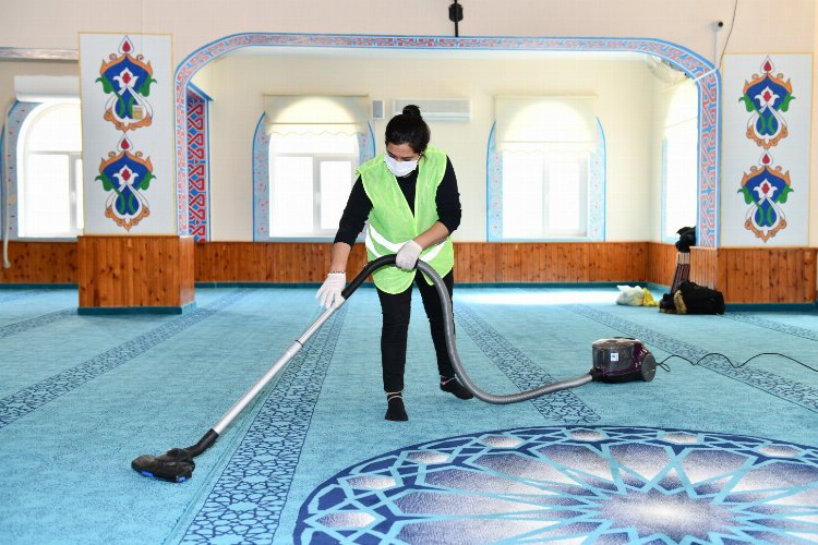 İzmir Çiğli'de camiler Ramazan'a hazır 