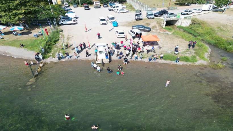 Eşme’de Sapanca Gölüne 100 Bin Sazan Salındı