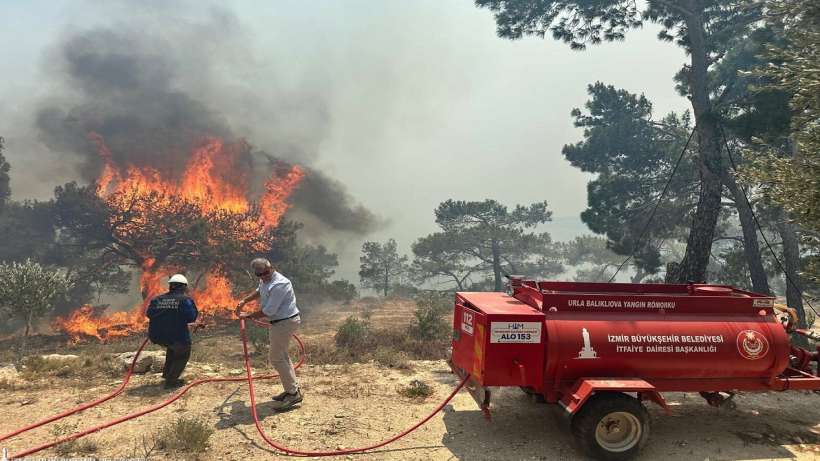 Karaburun'da Orman Yangınının Yerleşim Yerlerine Sıçramaması İçin Yoğun Mesai